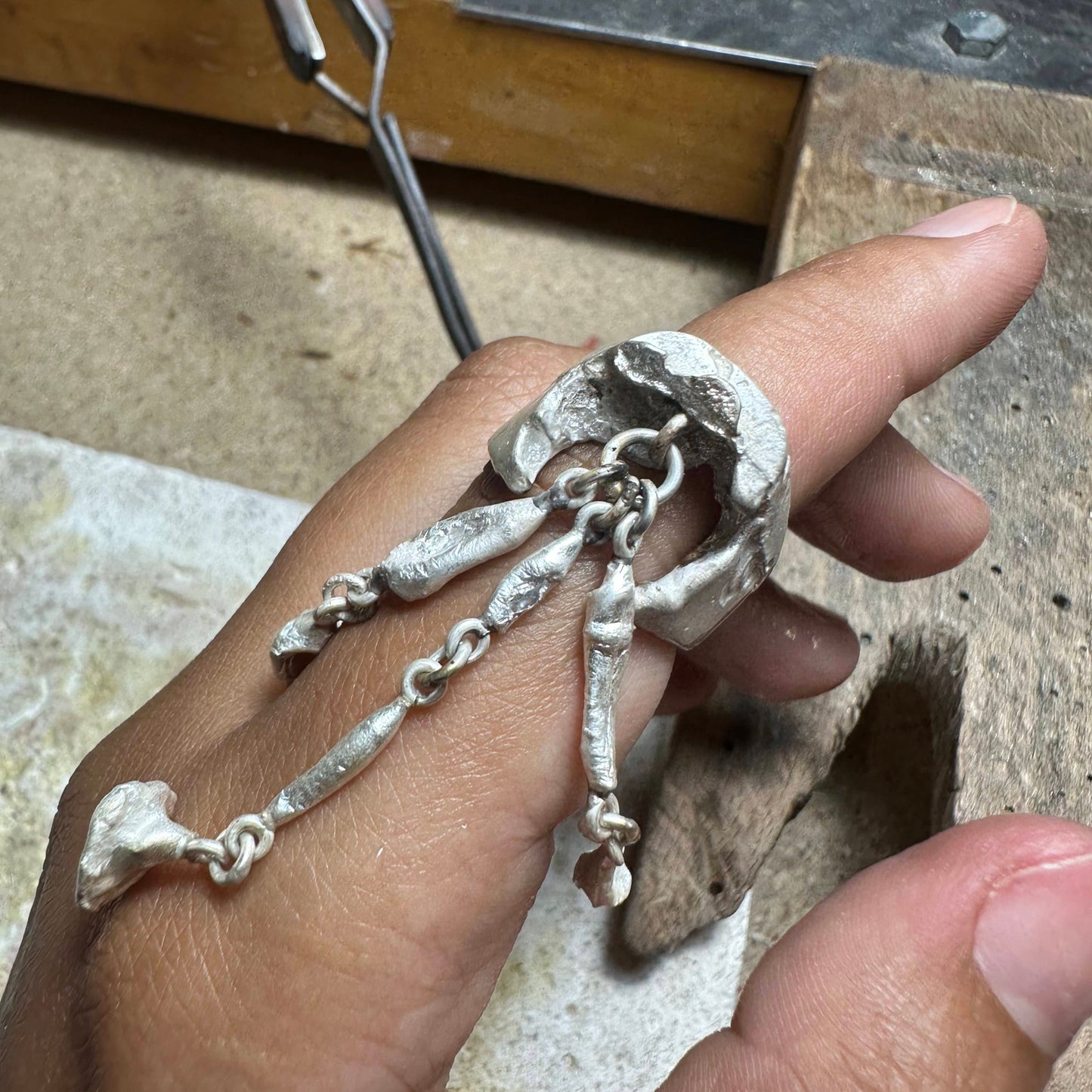 Flower Chain Signet Ring