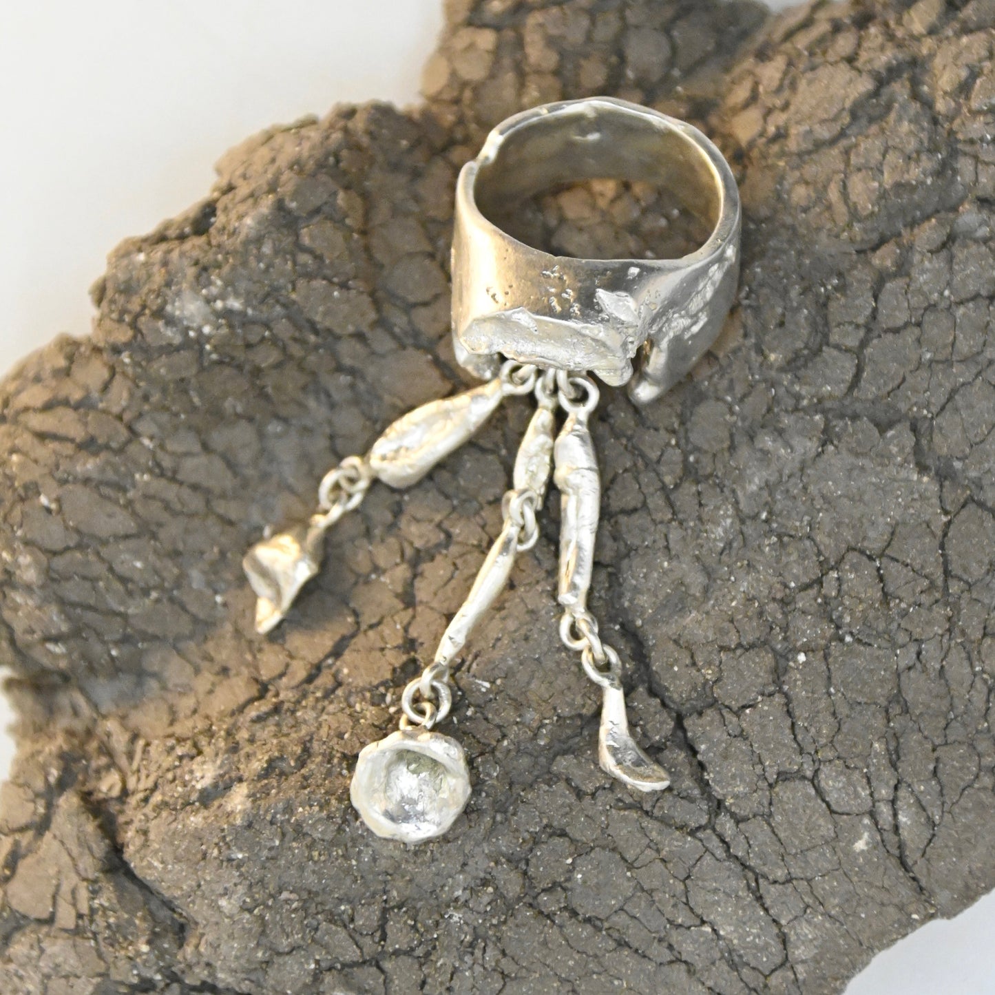 Flower Chain Signet Ring